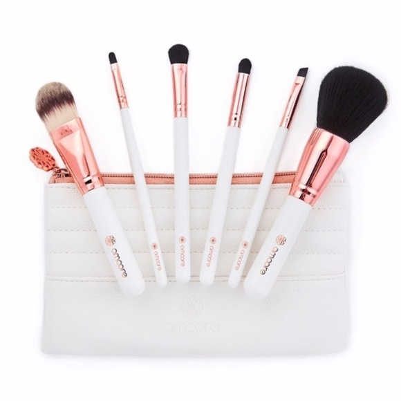 6 Piece Makeup Brush Set + Bag Included 👑 - Picture 2 of 7
